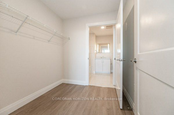 460 Columbia St W, #903