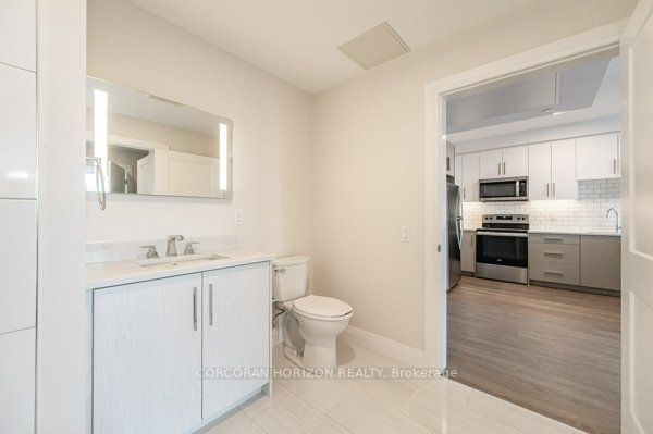 460 Columbia St W, #903