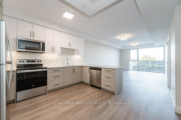 460 Columbia St W, #903