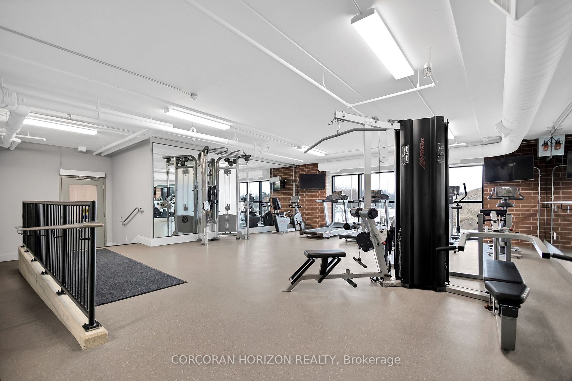 460 Columbia St W, #903