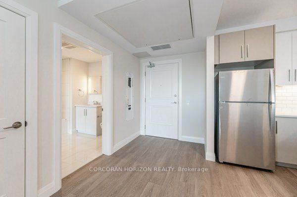 460 Columbia St W, #903