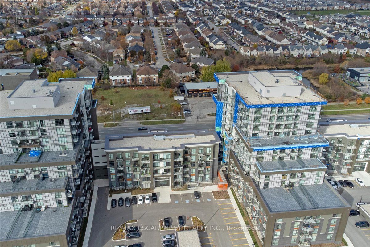 460 Dundas St E, #911