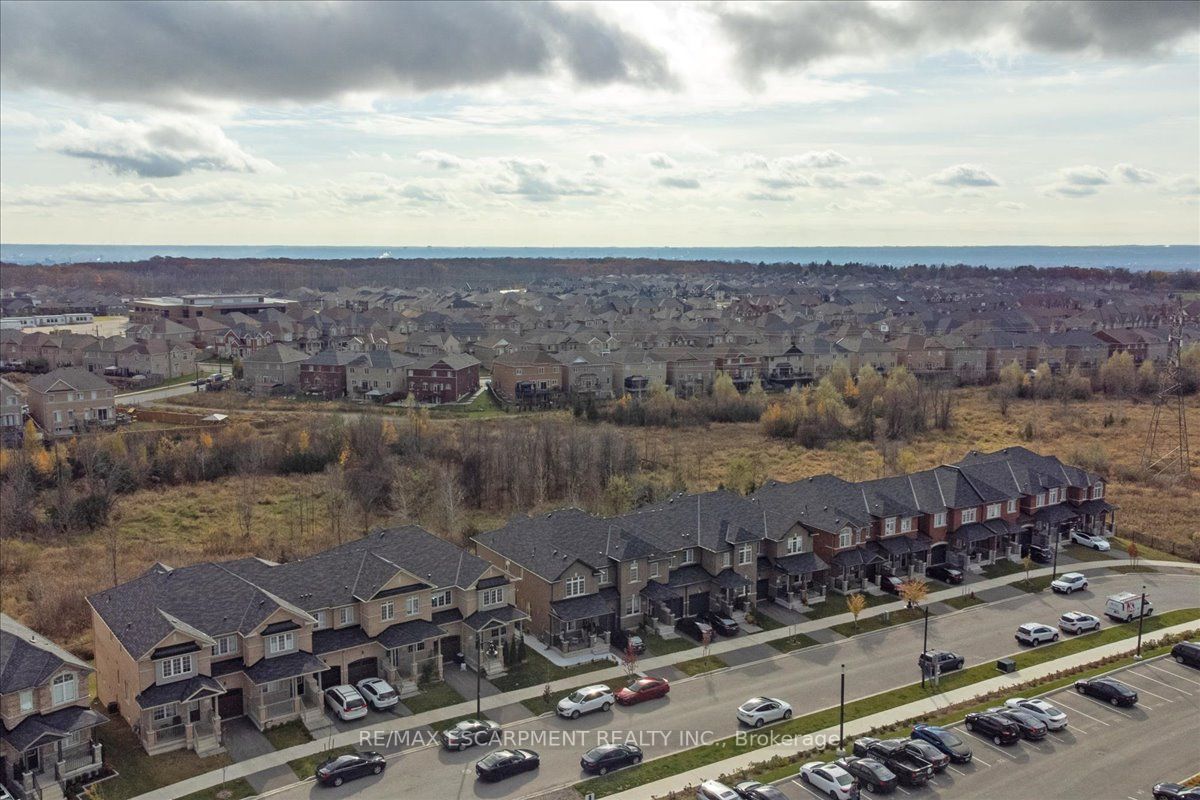460 Dundas St E, #911