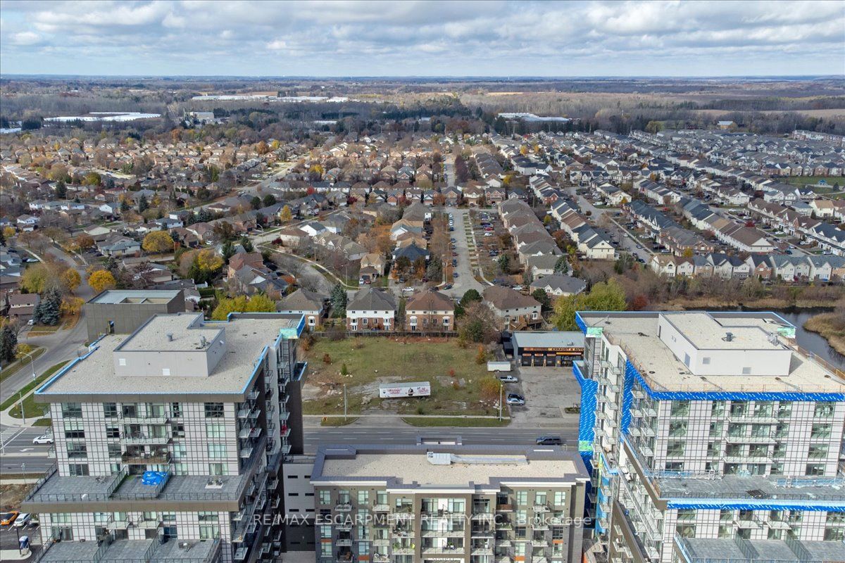 460 Dundas St E, #911
