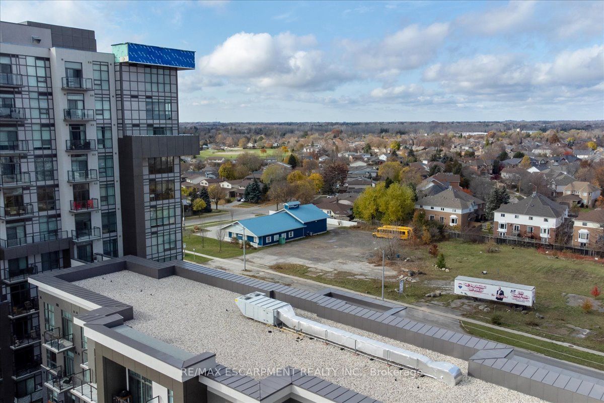 460 Dundas St E, #911