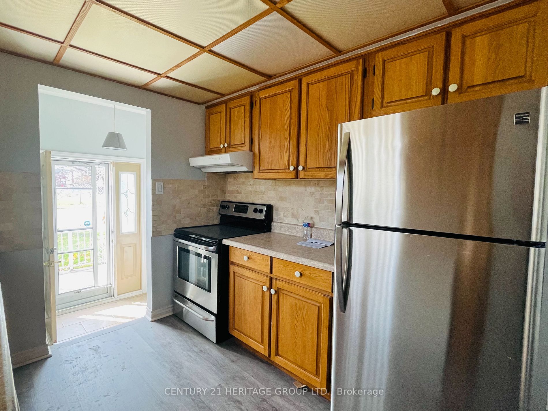 11 Queensbury Dr, #Upper