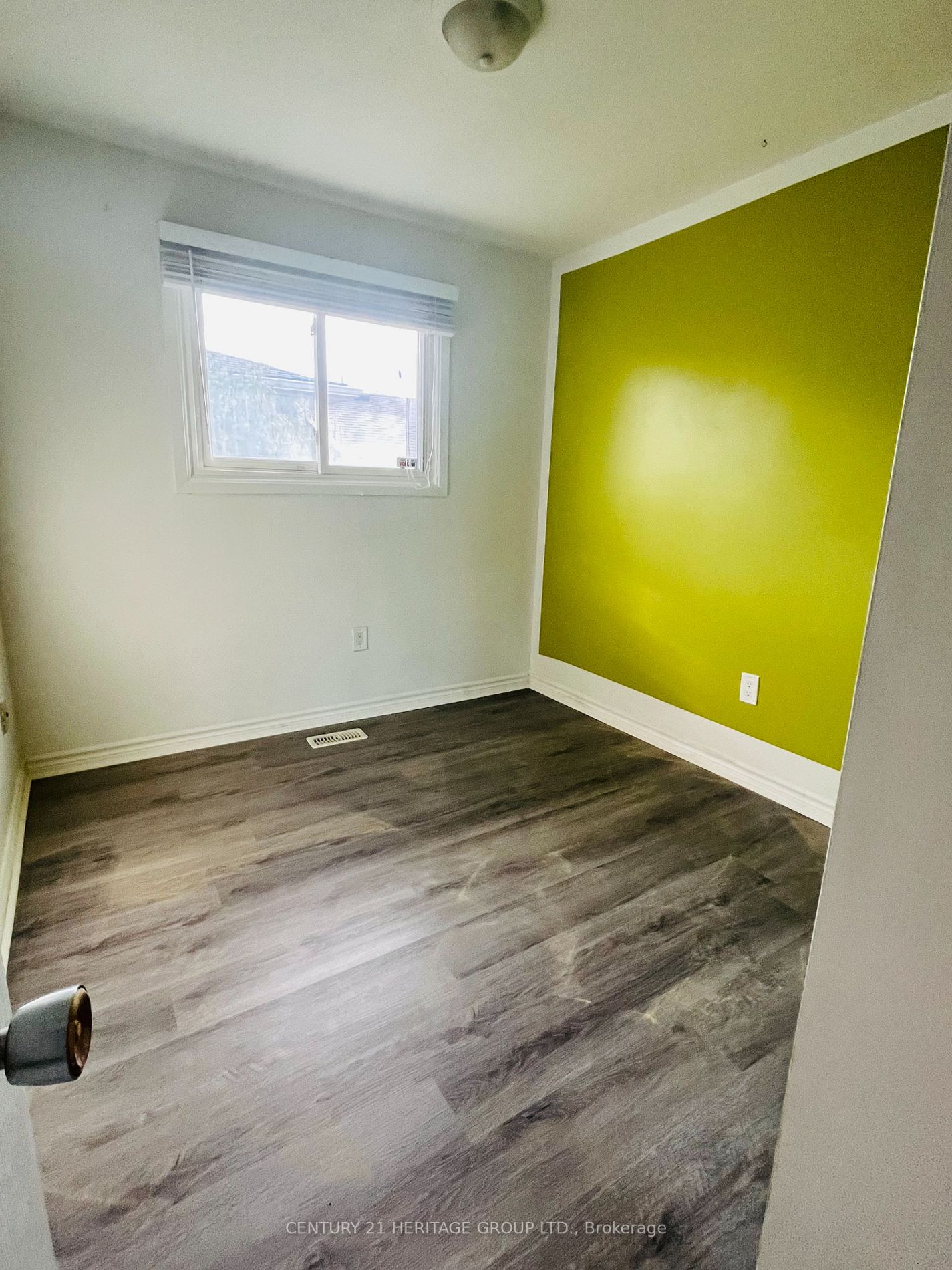 11 Queensbury Dr, #Upper