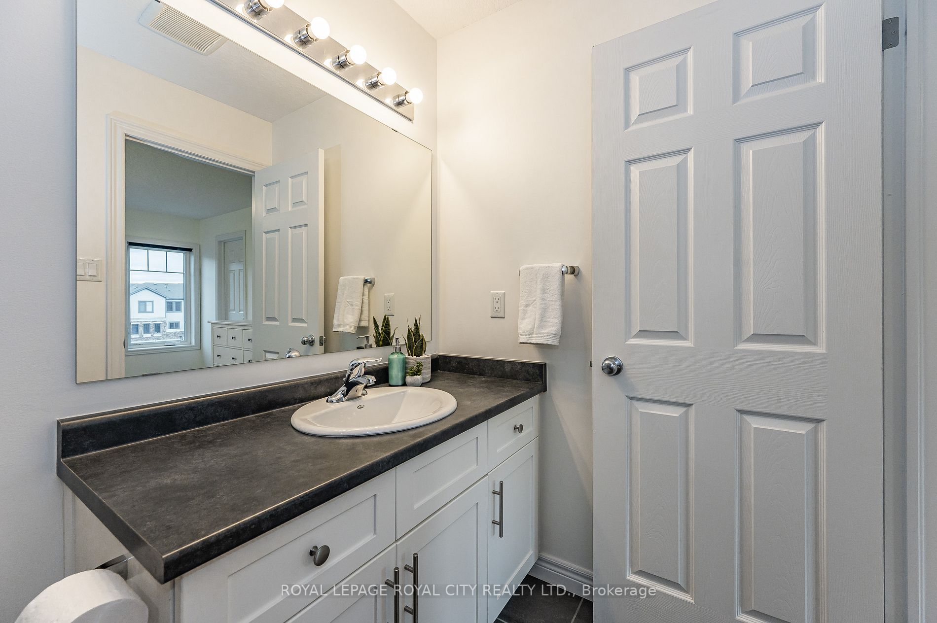 39 Kay Cres, #41