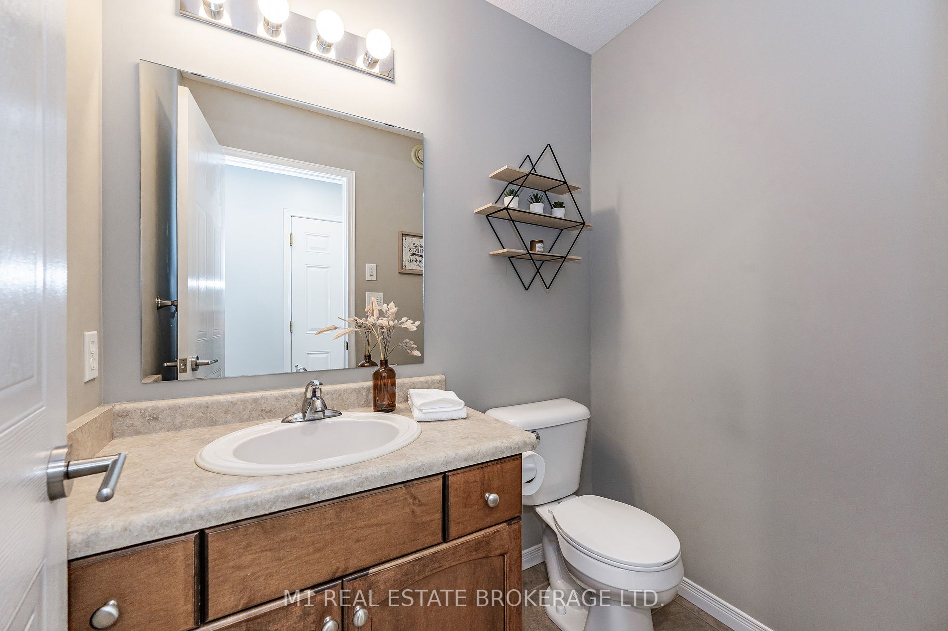 32 Simmonds Dr