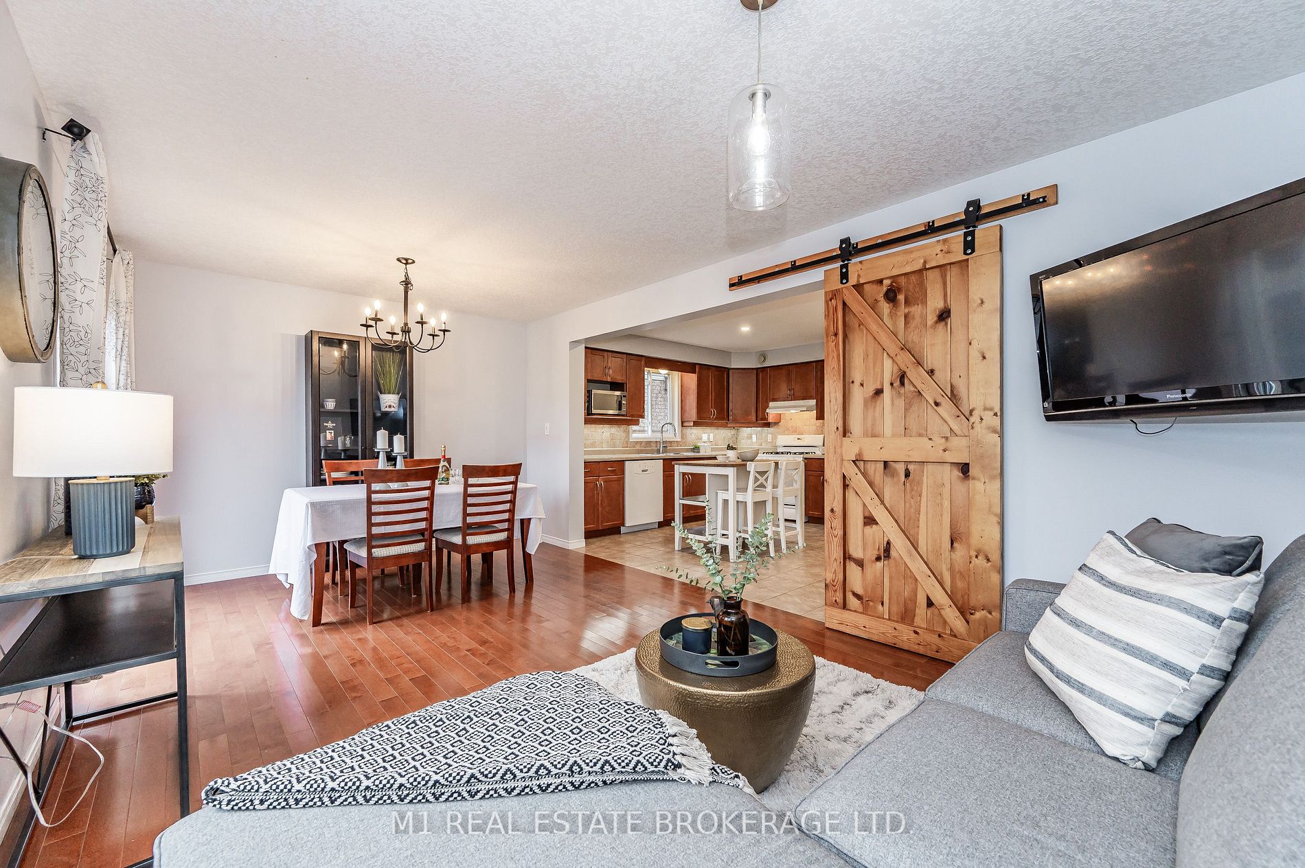 32 Simmonds Dr
