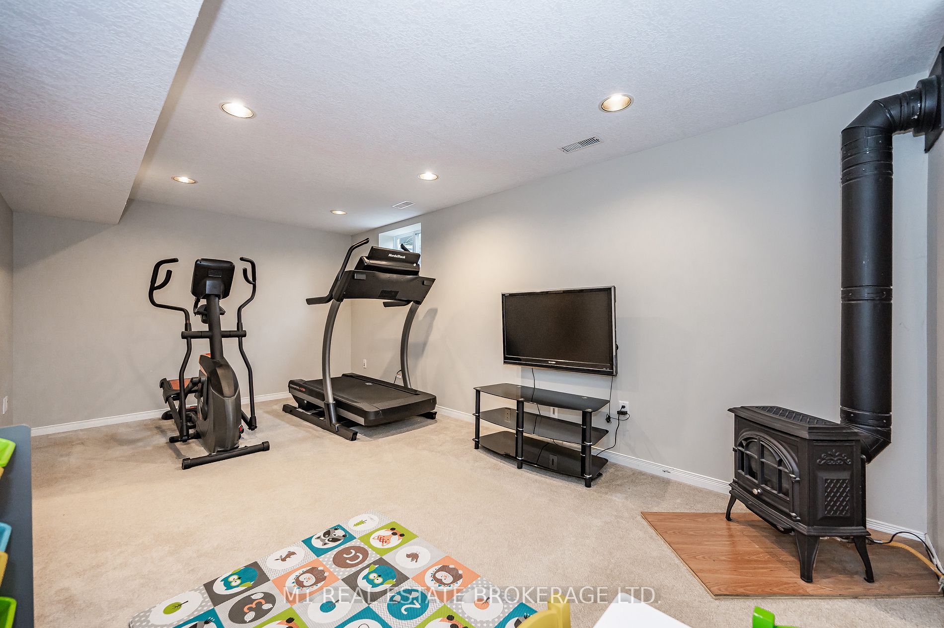 32 Simmonds Dr