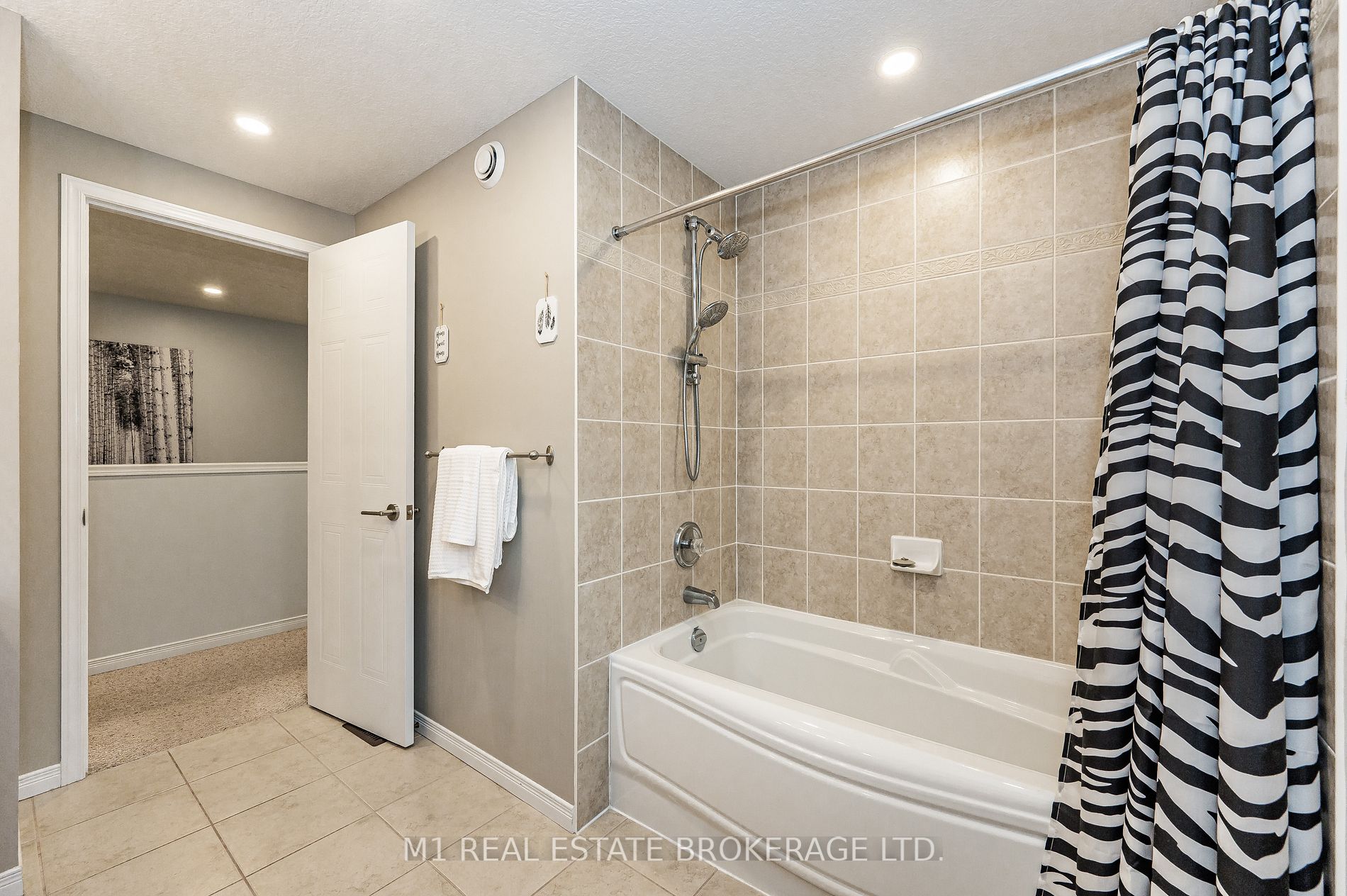 32 Simmonds Dr