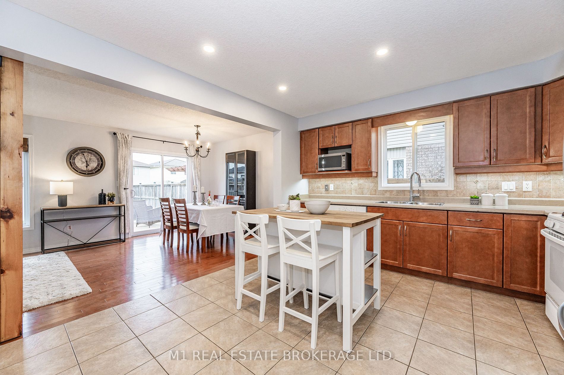 32 Simmonds Dr