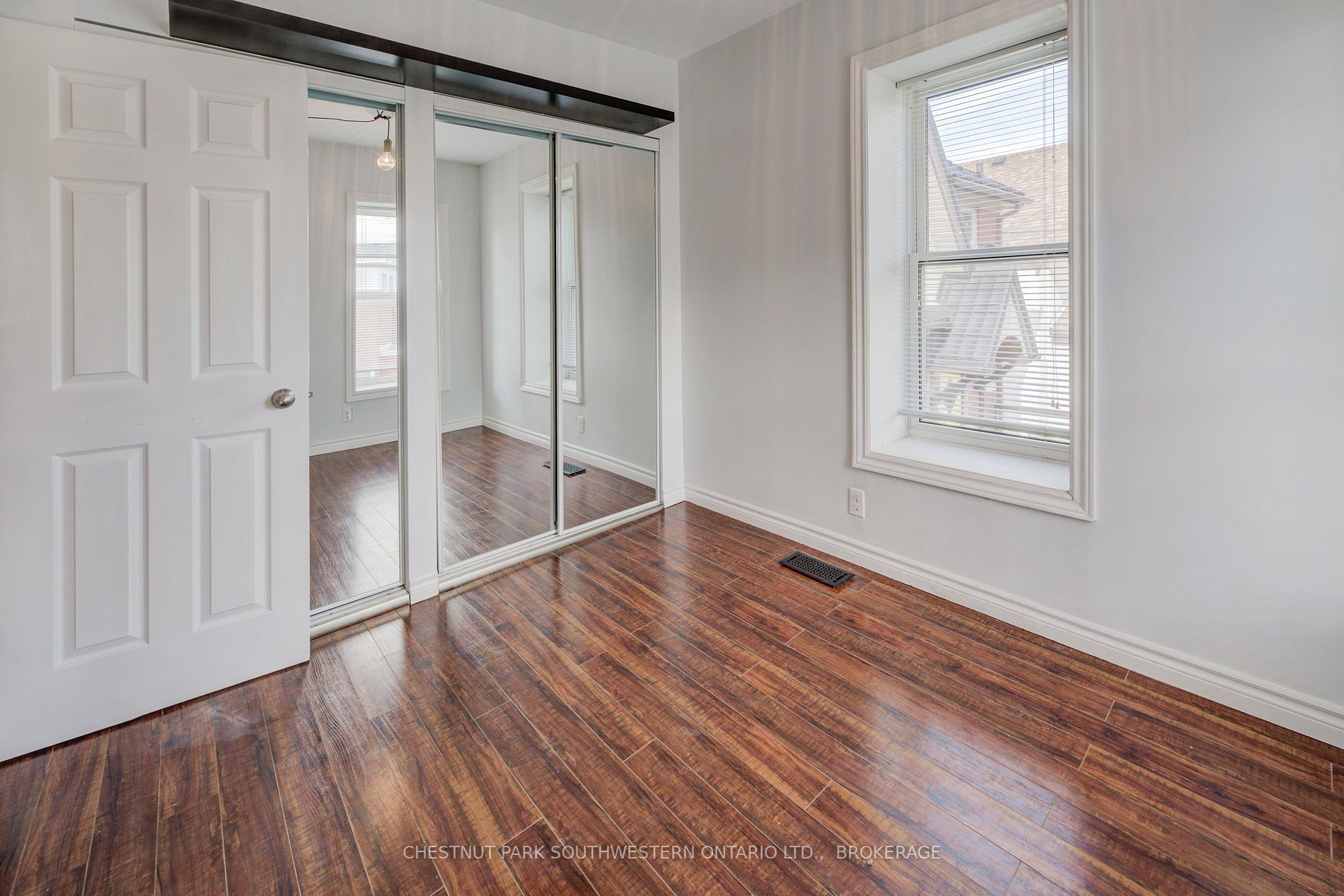 163 Lancaster St E