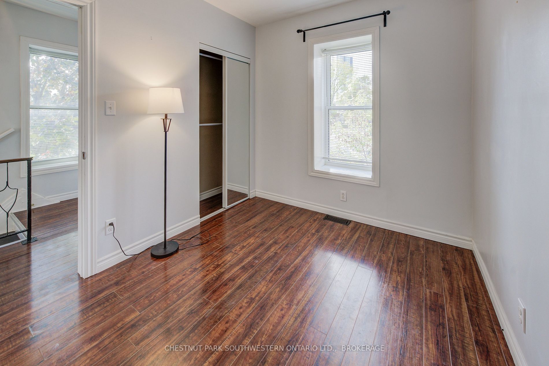 163 Lancaster St E