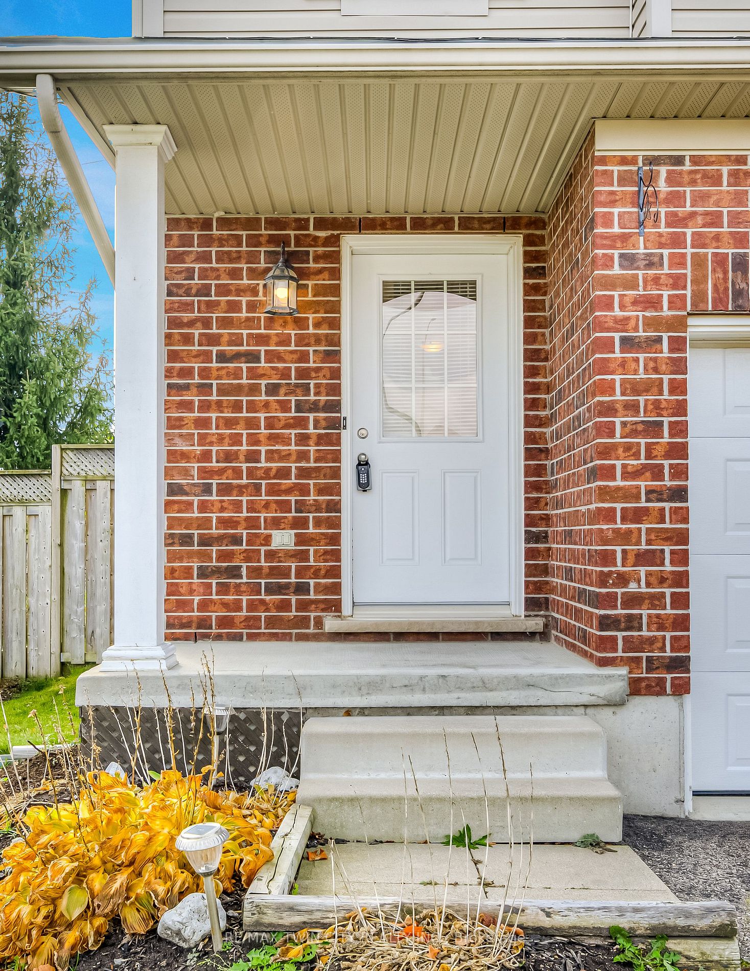 54 Featherstone St