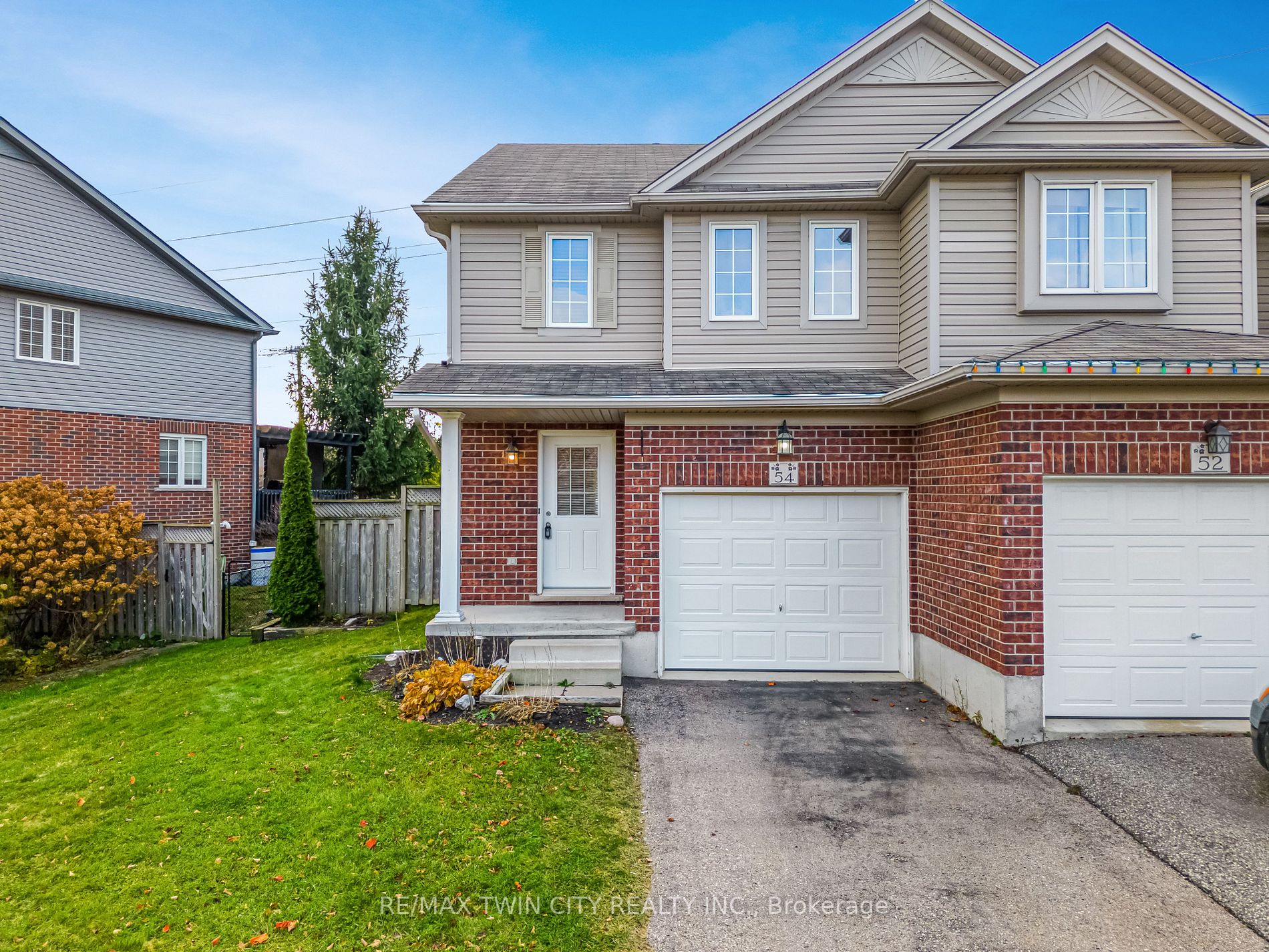54 Featherstone St