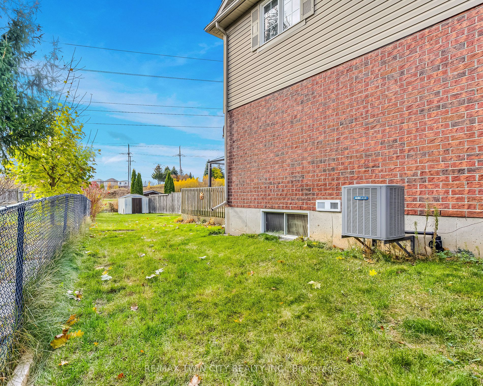 54 Featherstone St
