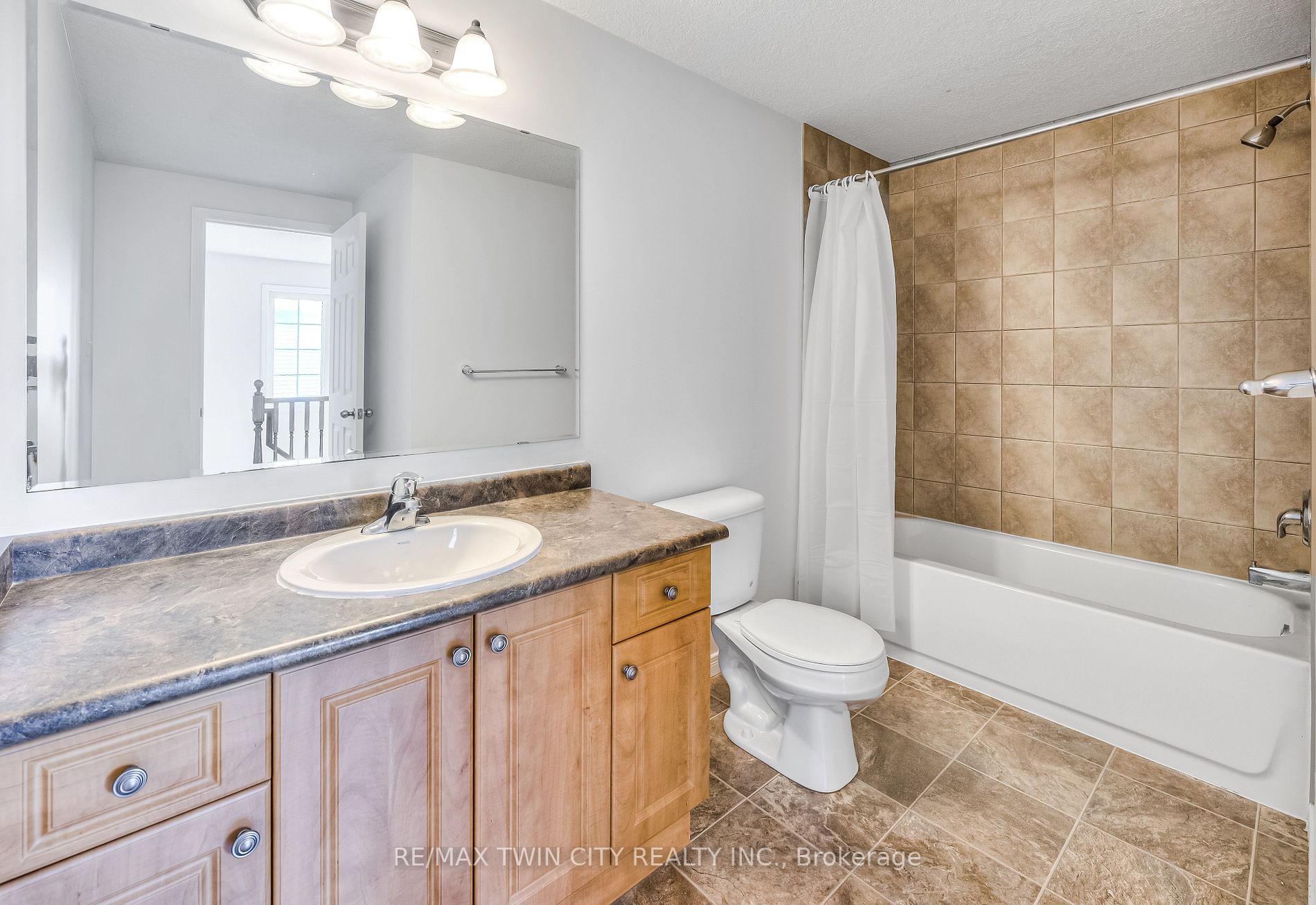 54 Featherstone St