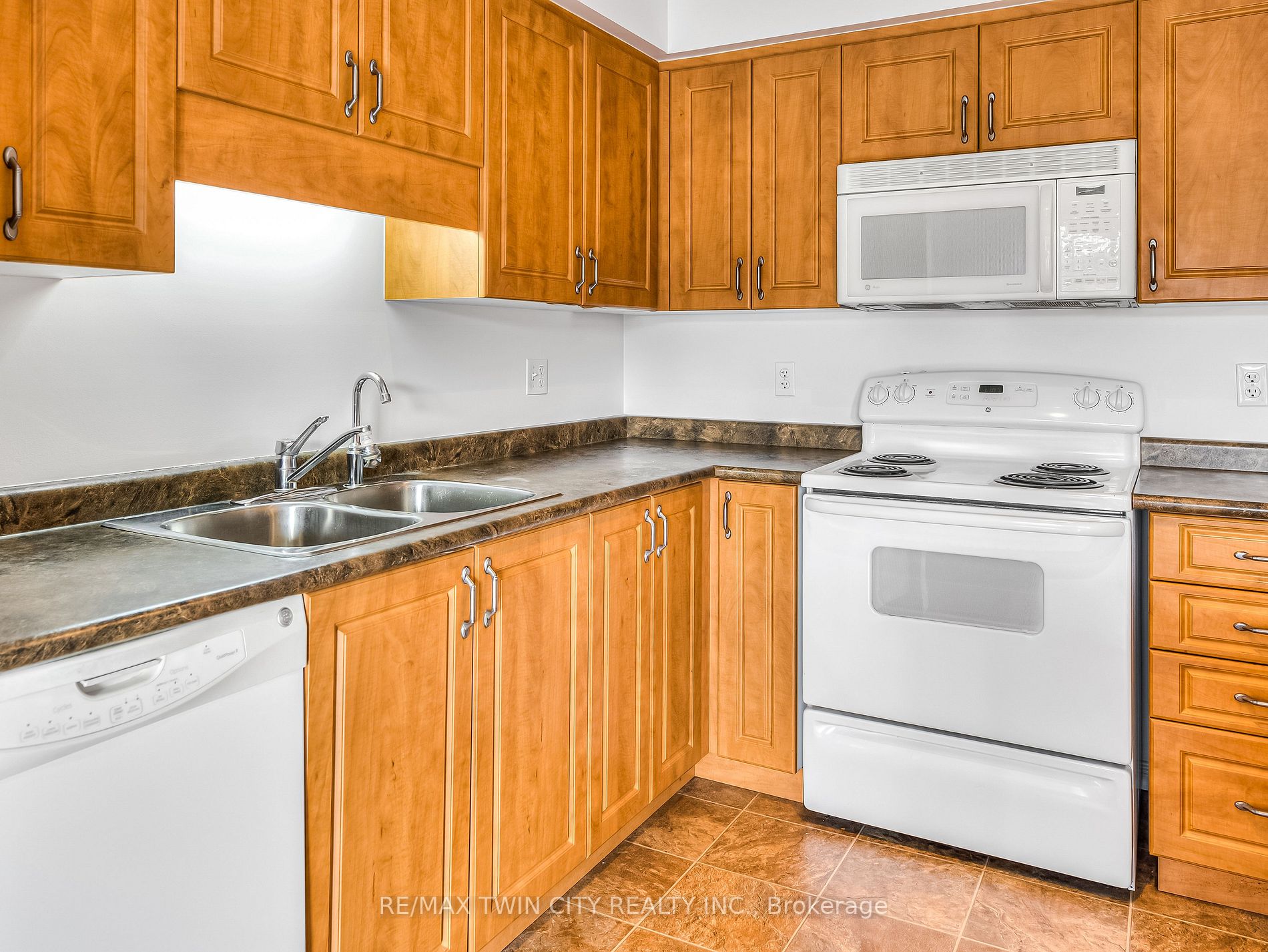 54 Featherstone St