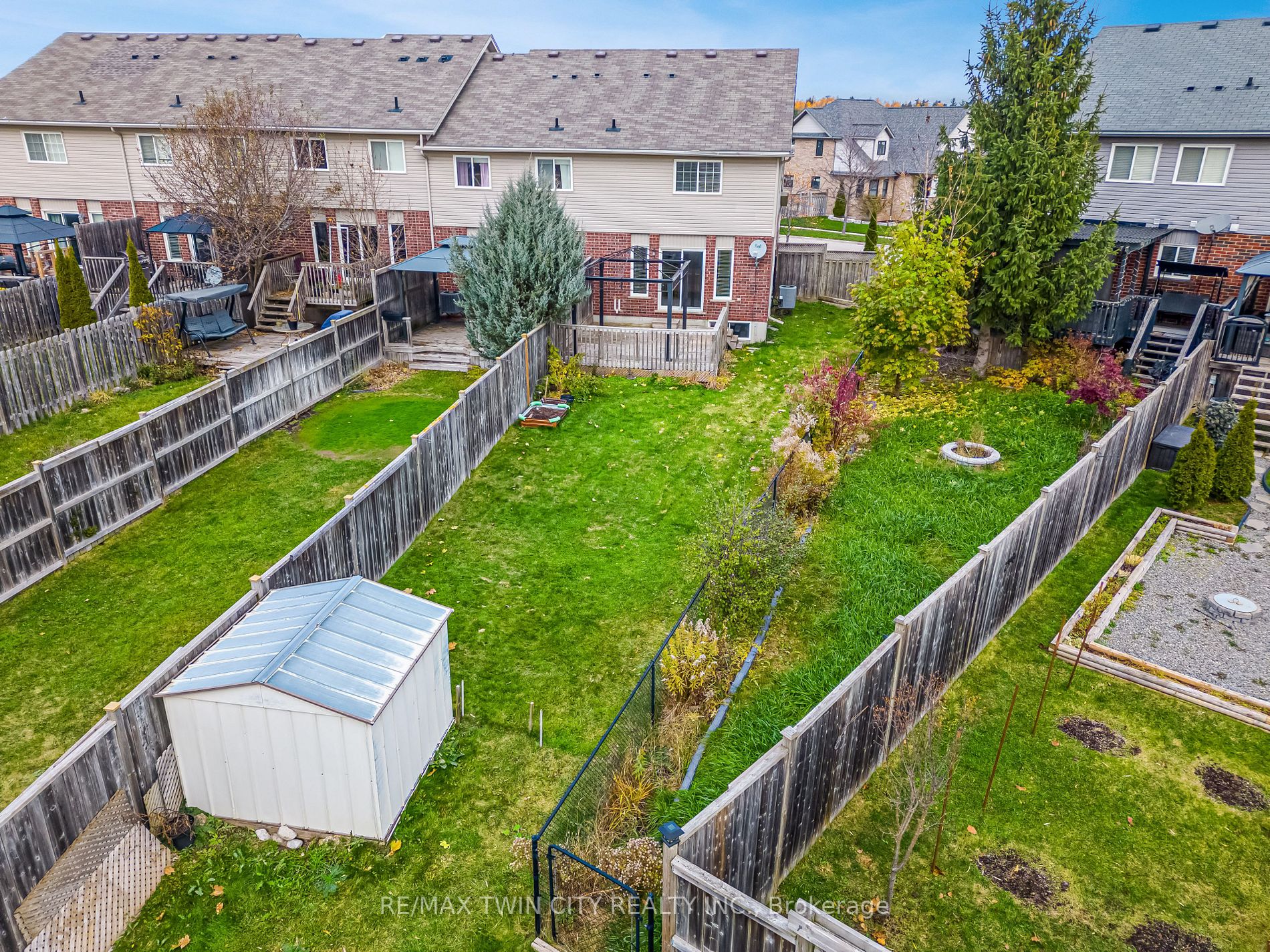 54 Featherstone St