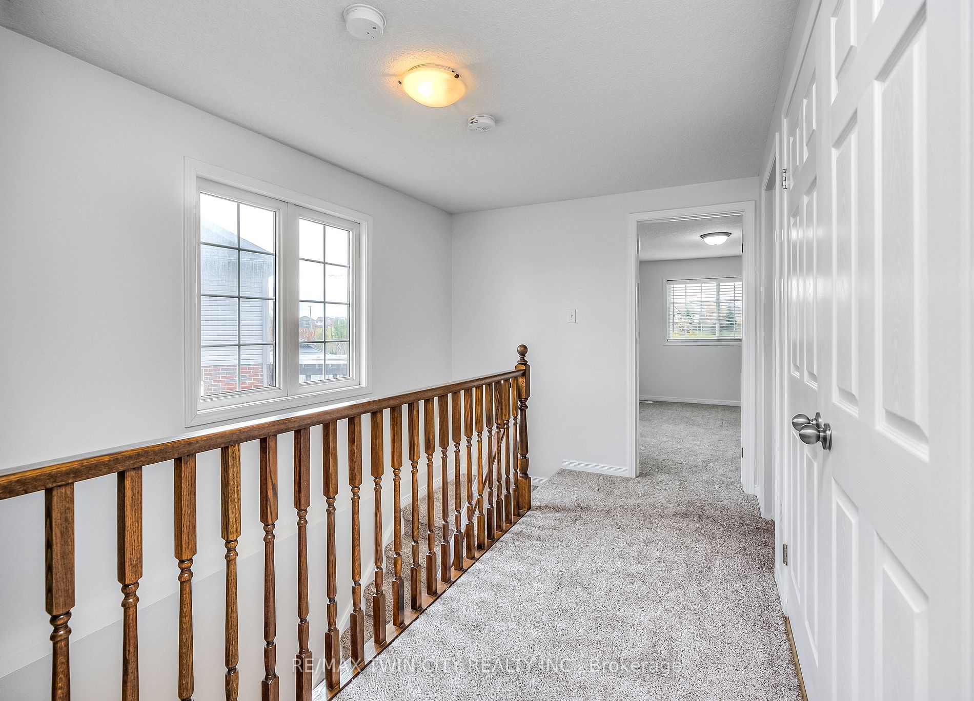 54 Featherstone St