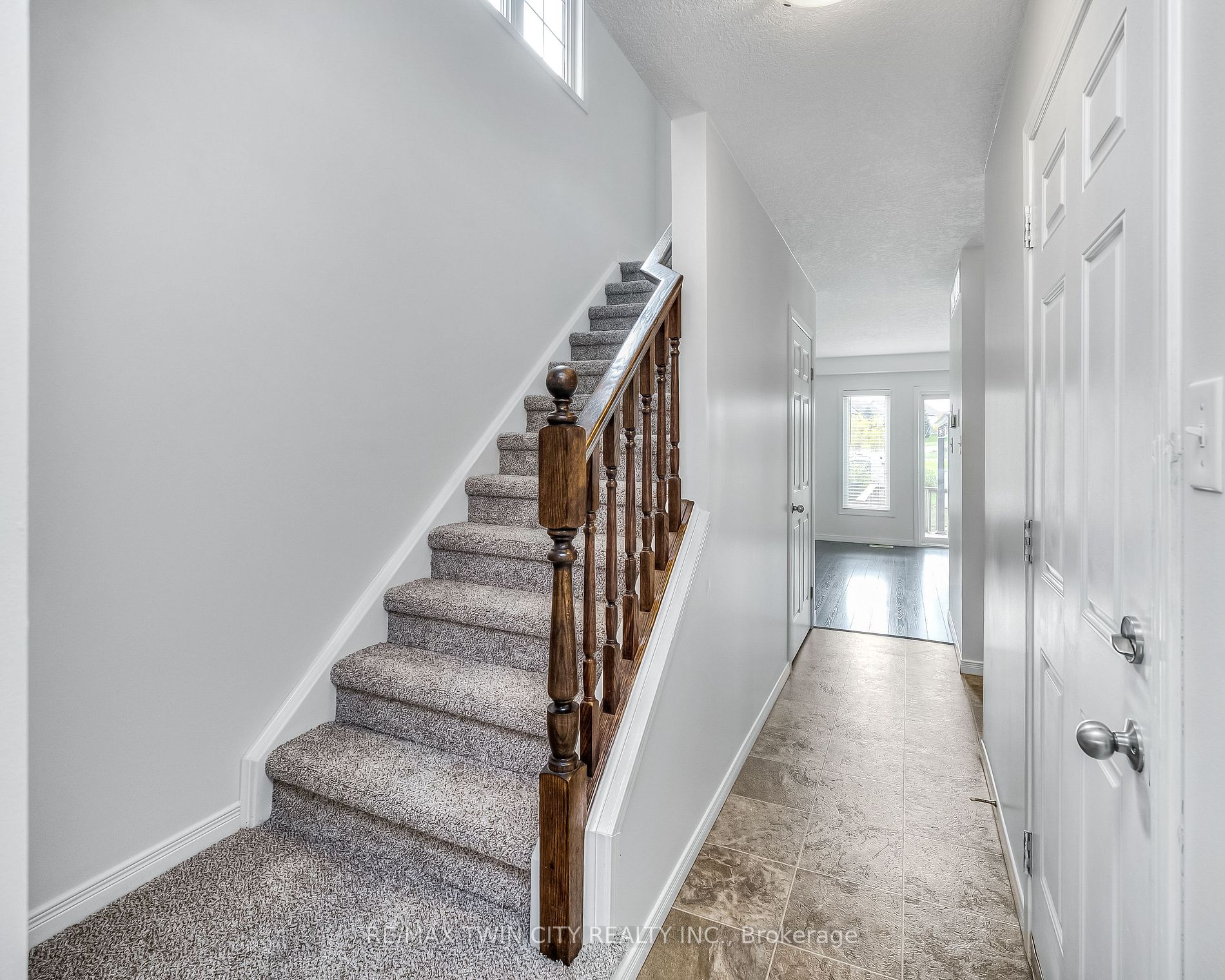 54 Featherstone St