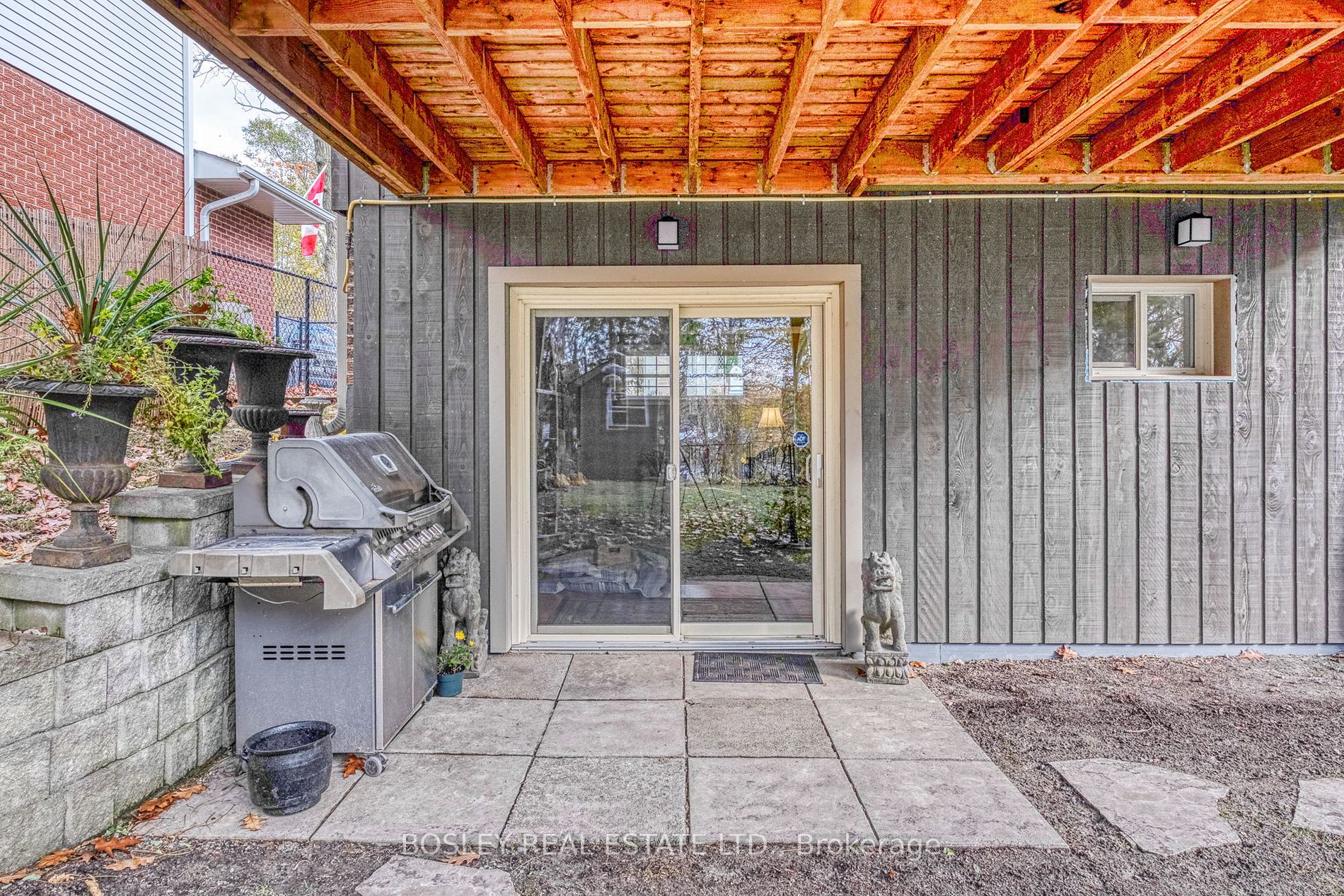 32 King St