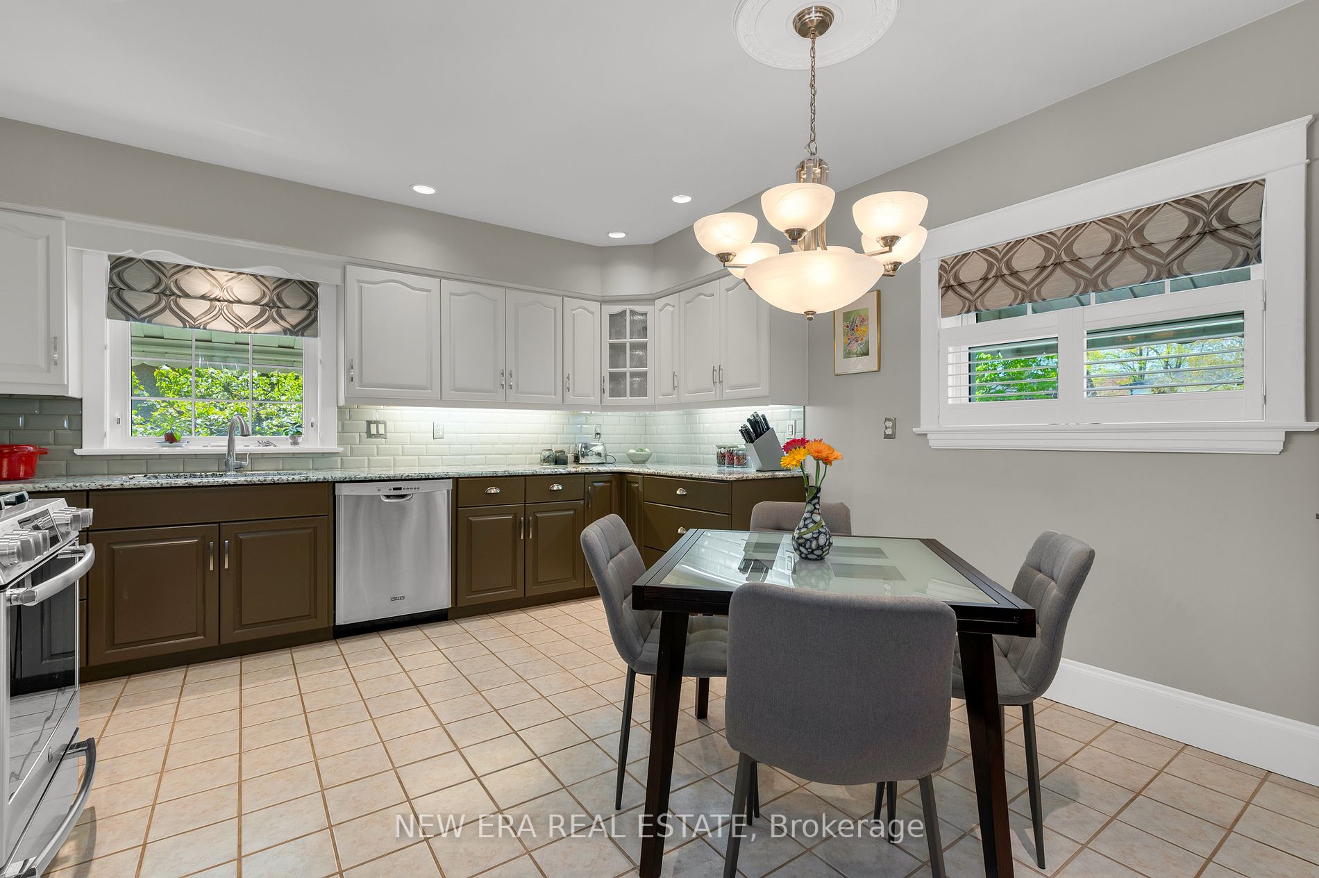 16 Nelles Blvd