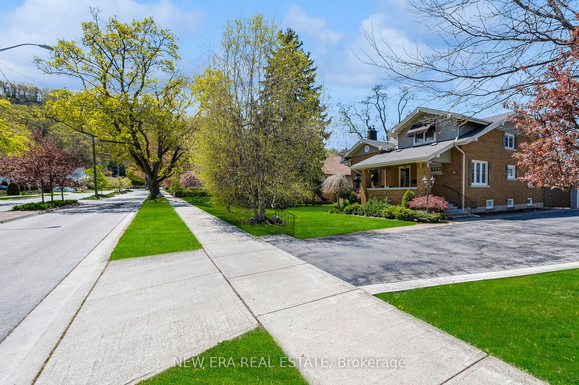 16 Nelles Blvd