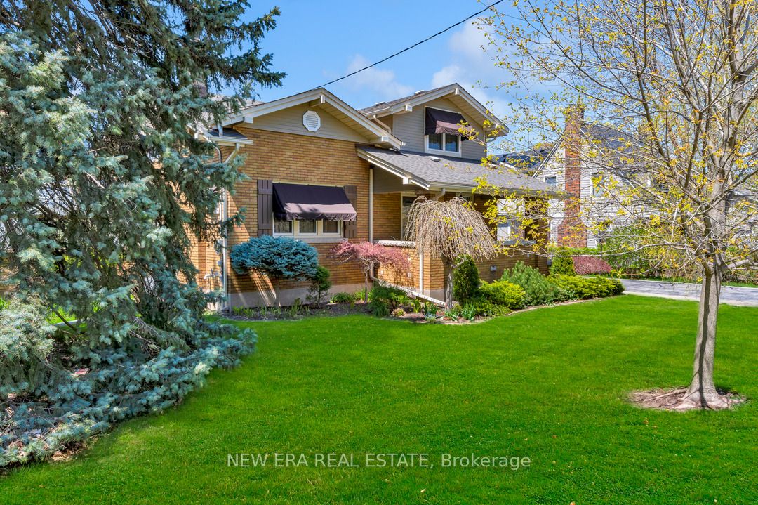 16 Nelles Blvd