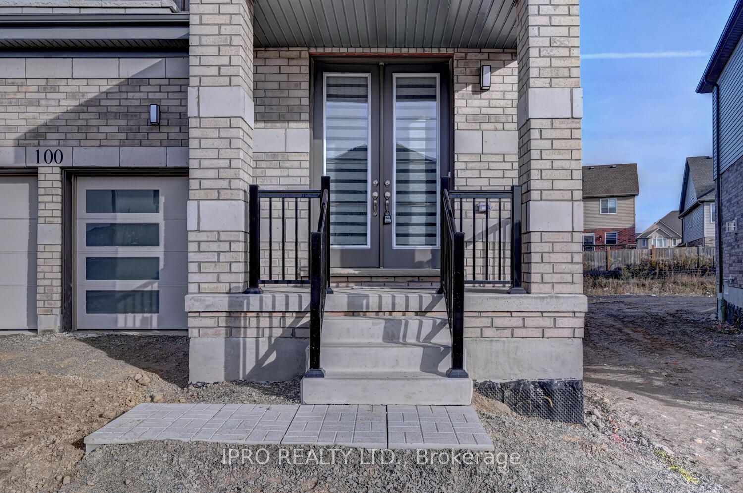 100 Blacklock St