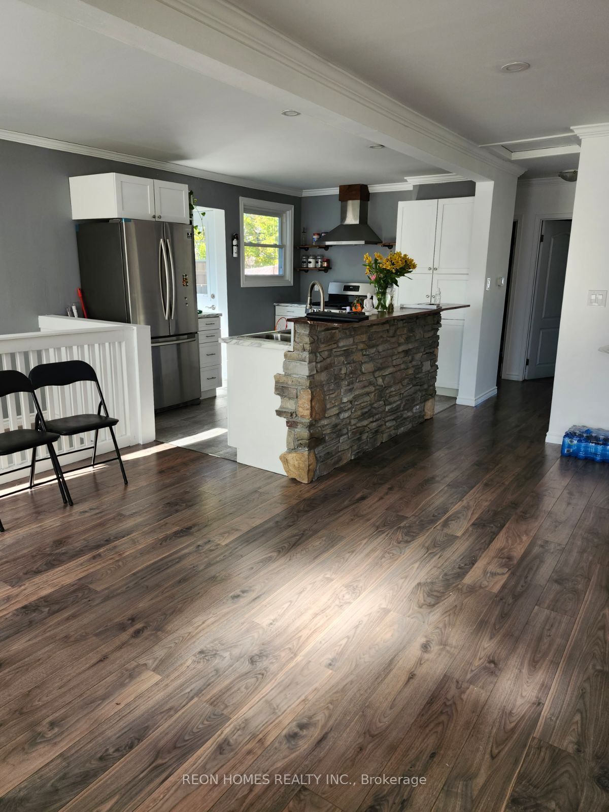 494 King George St