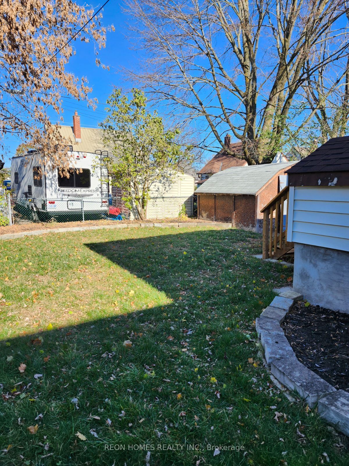 494 King George St