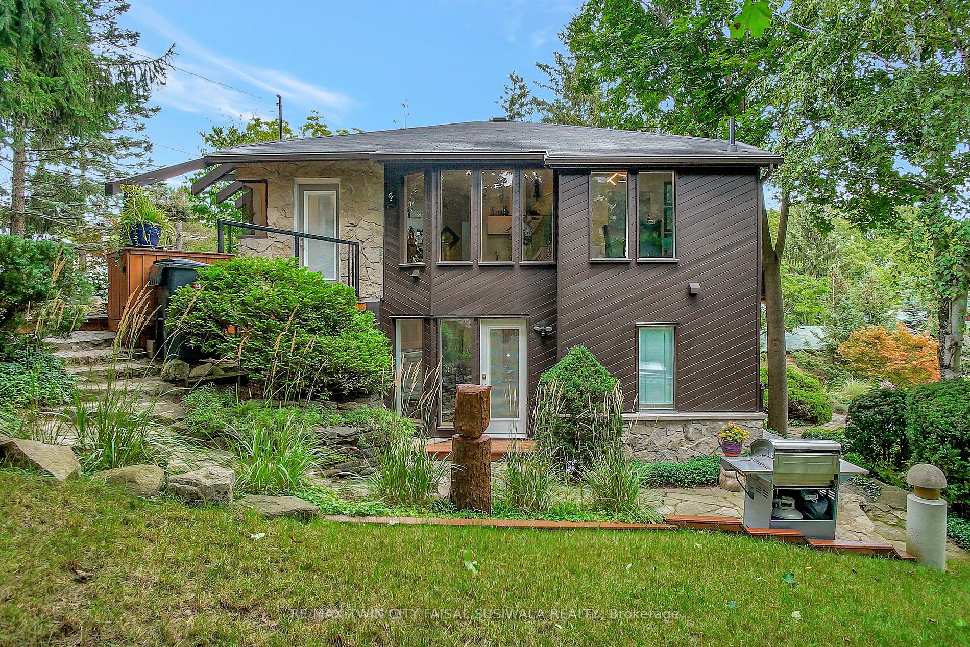 271 West River Rd