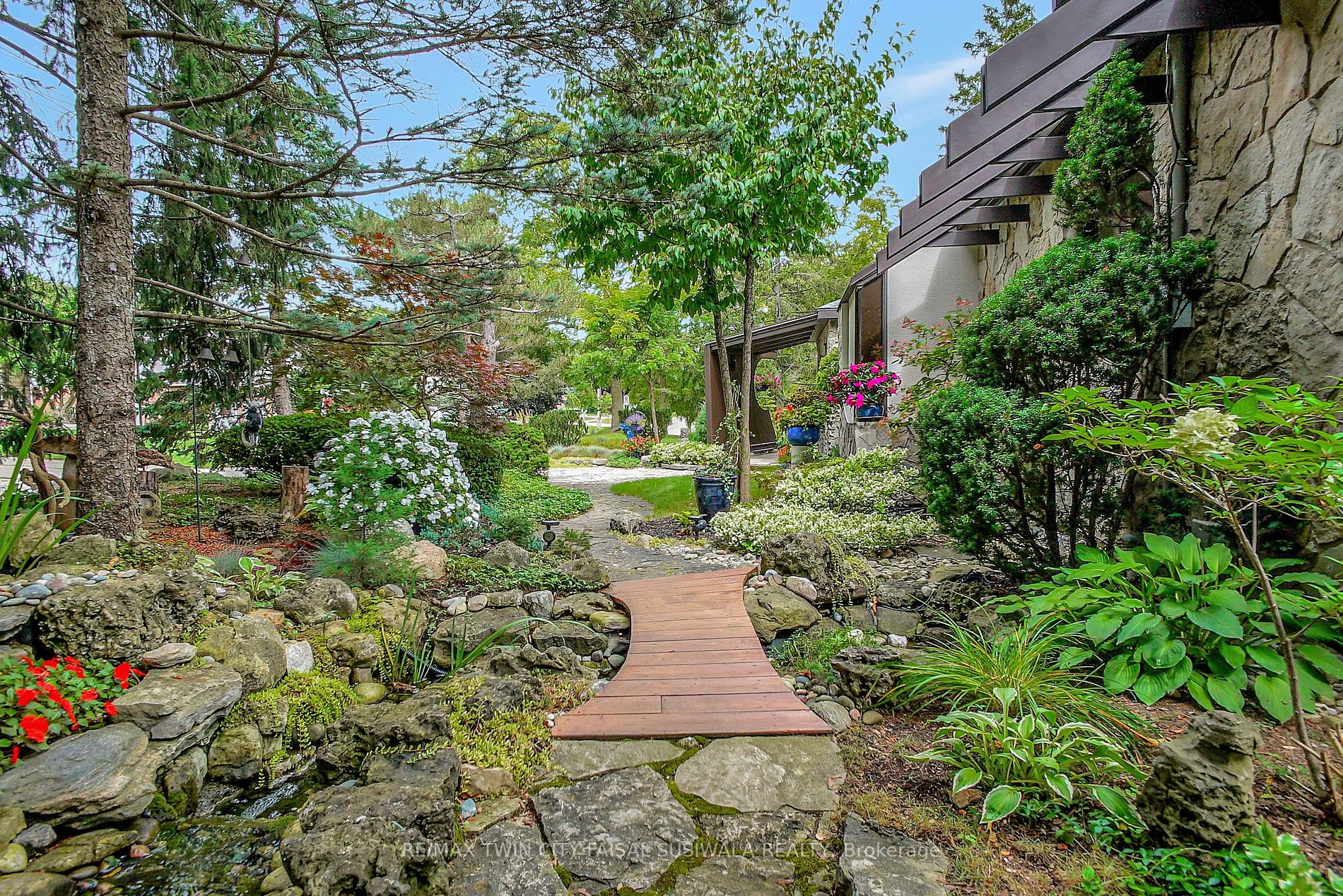 271 West River Rd
