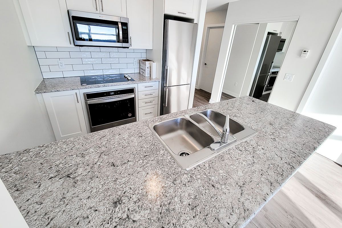 600 North Service Rd S, #402