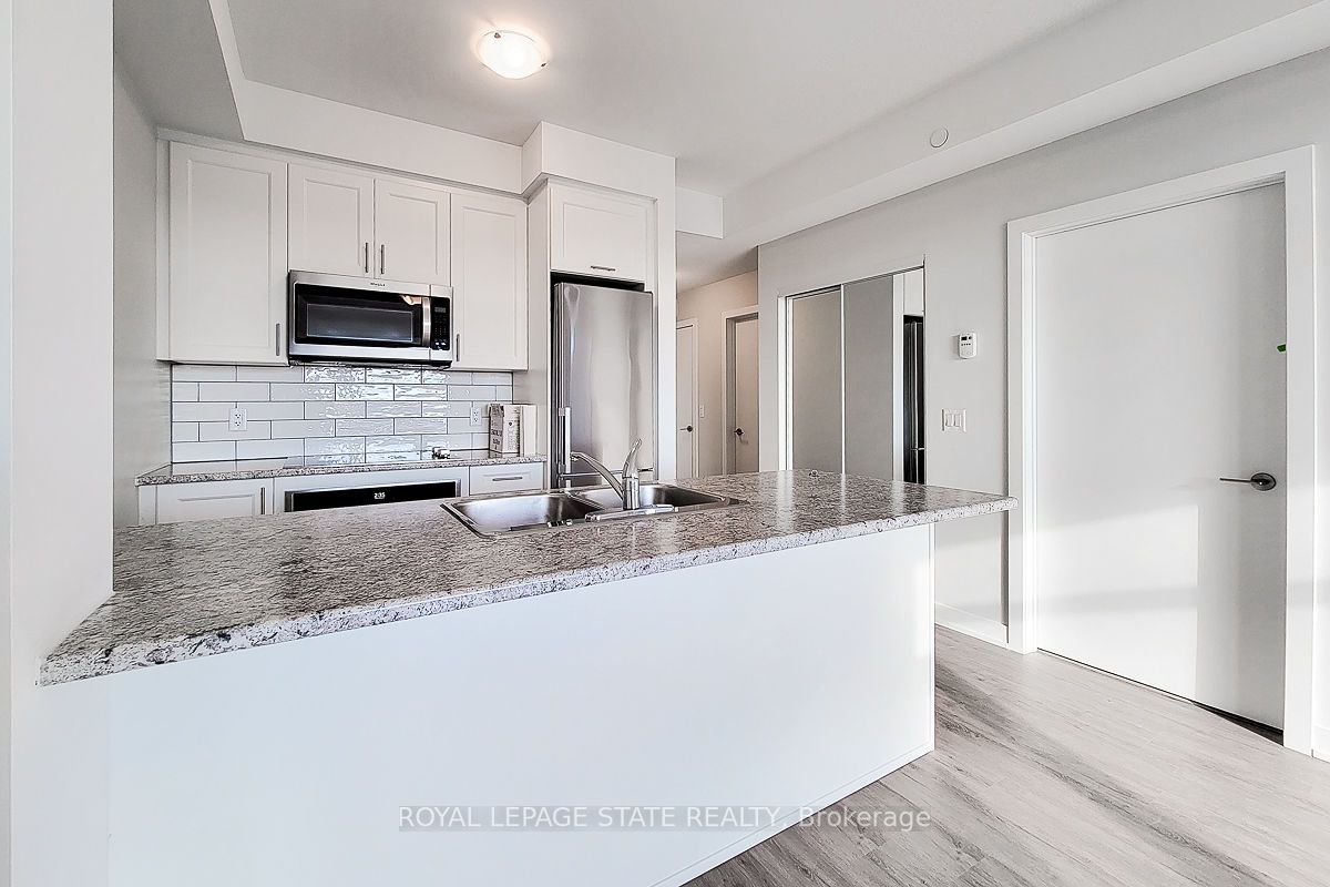 600 North Service Rd S, #402
