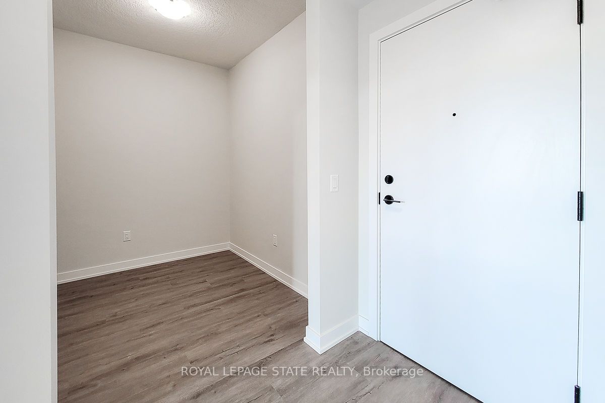 600 North Service Rd S, #402