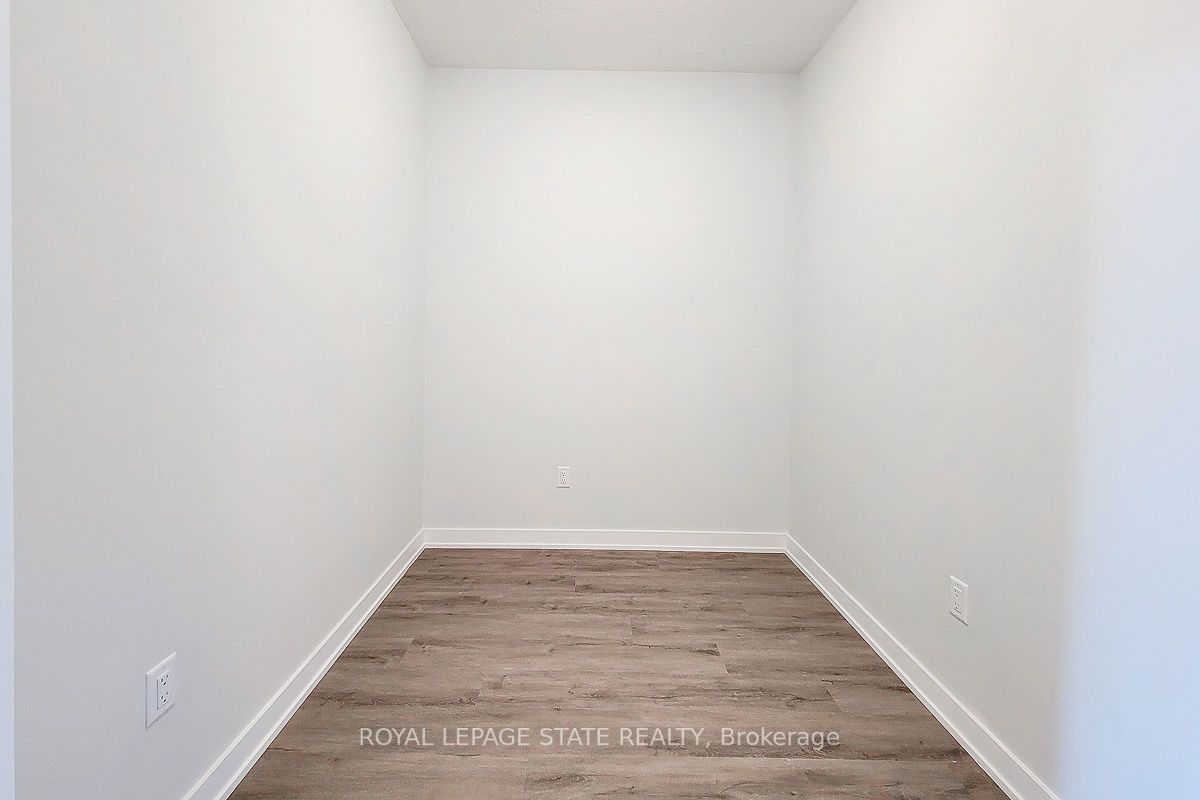 600 North Service Rd S, #402