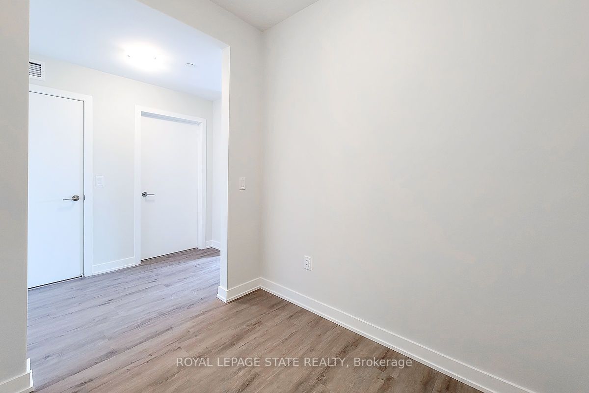 600 North Service Rd S, #402