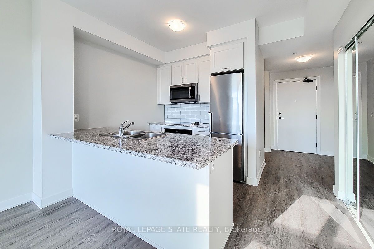 600 North Service Rd S, #402