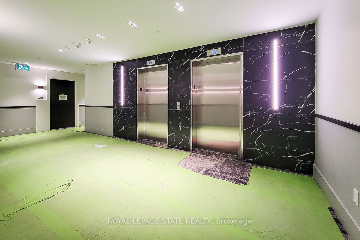 600 North Service Rd S, #402