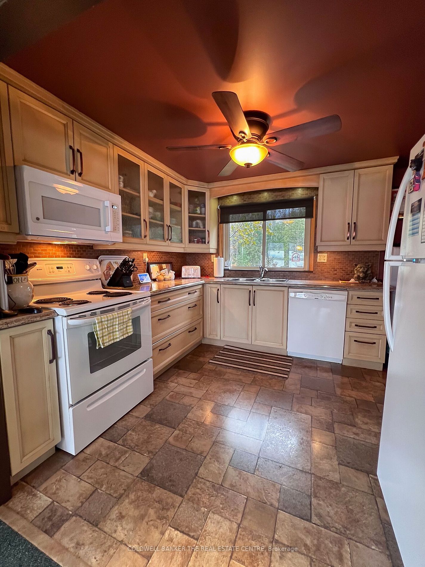 2 Camelot Pl