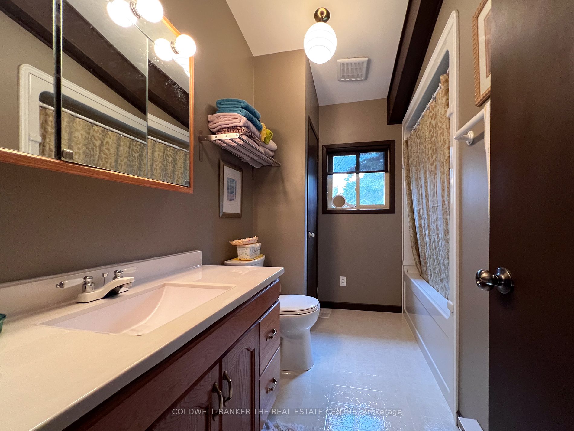 2 Camelot Pl