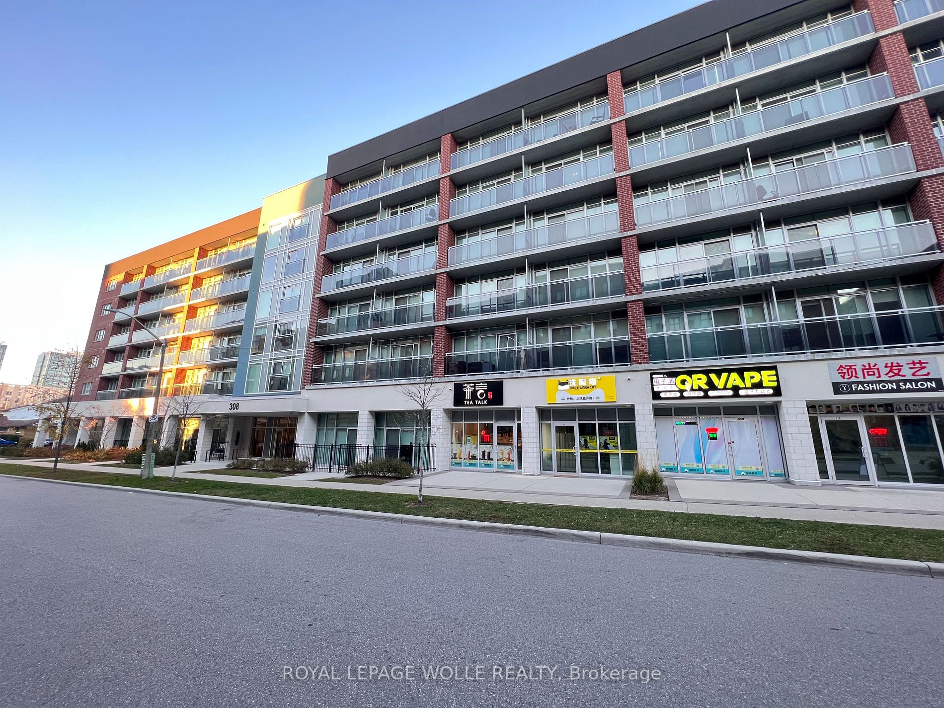 308 Lester St E, #111
