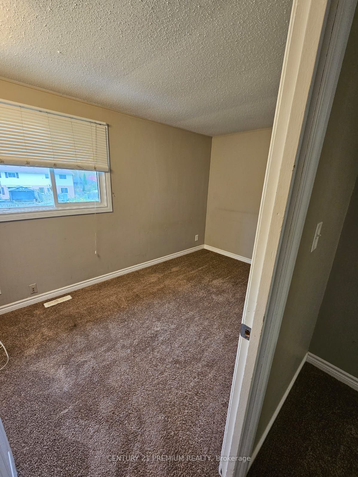 10735 Atwater Cres