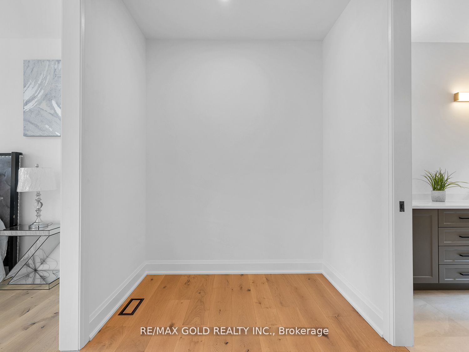 119 Welland Vale Rd