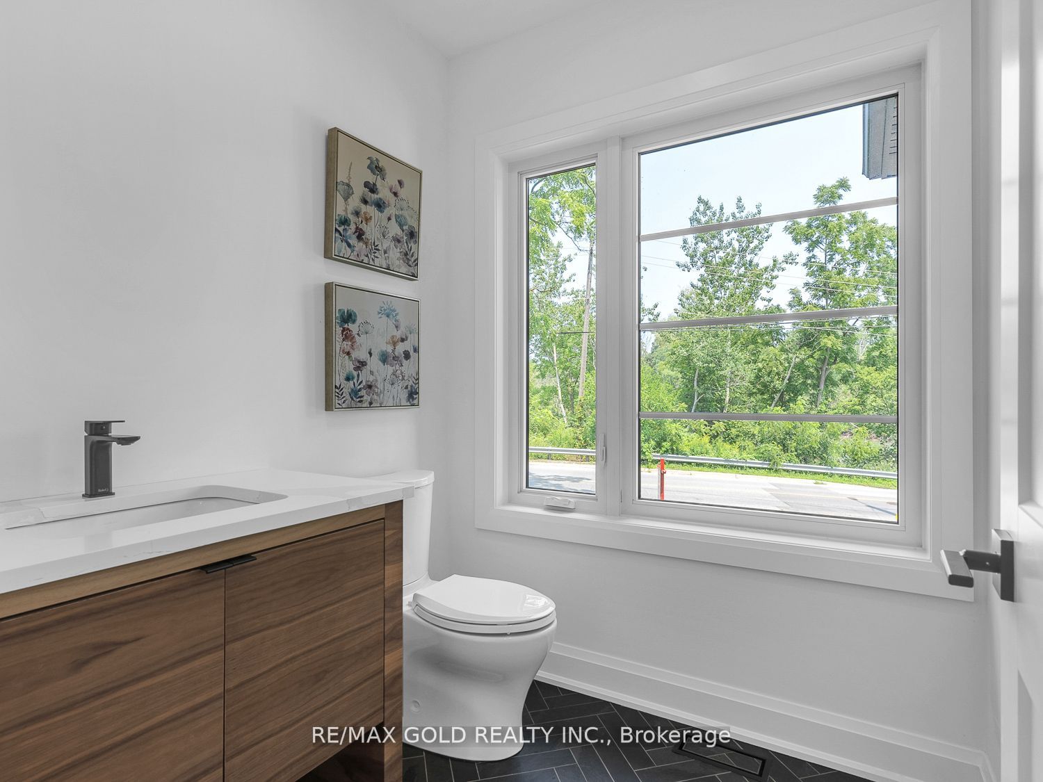 119 Welland Vale Rd
