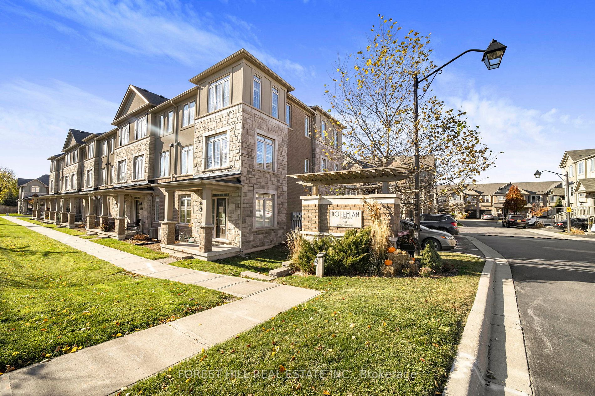 215 Dundas St E, #19
